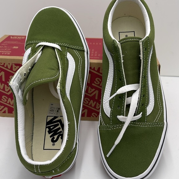 Vans Men’s Old Skool Color Theory Pesto
VN000CT8CIB
Sneakerss - Picture 12 of 16